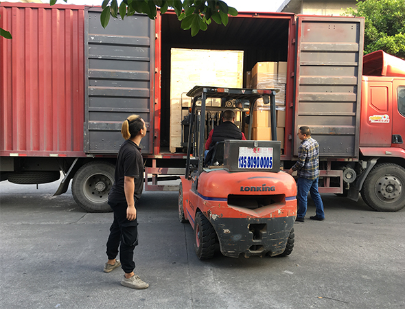 自動(dòng)鉆孔機(jī)